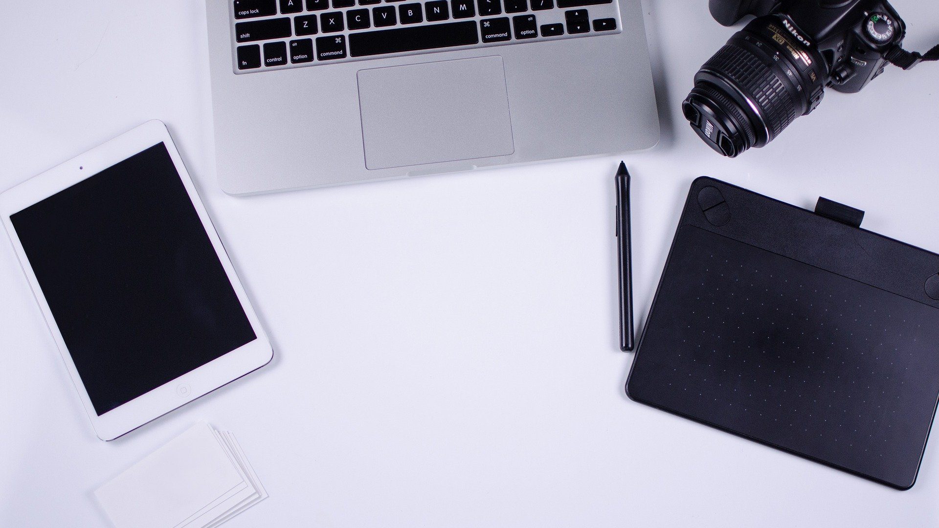 laptop, tablet, aparat, content marketing